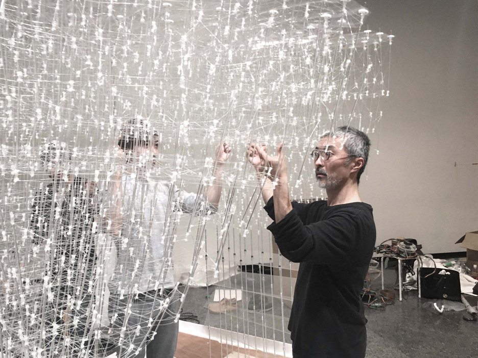 University of Tokyo students and Kengo Kuma have developed a 3D-printing pen that can create architectural structures
