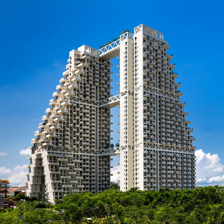 Moshe Safdie completes Singapore Sky Habitat featuring aerial "streets" and gardens