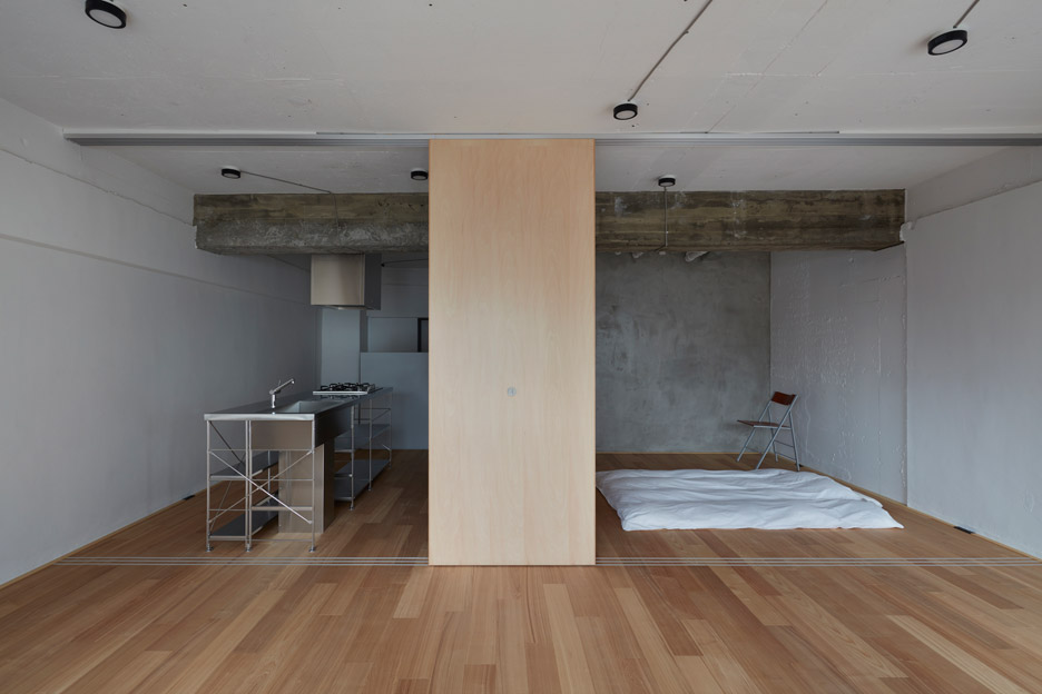Apartment interior by Frontofficetokyo in Akasaka, Tokyo