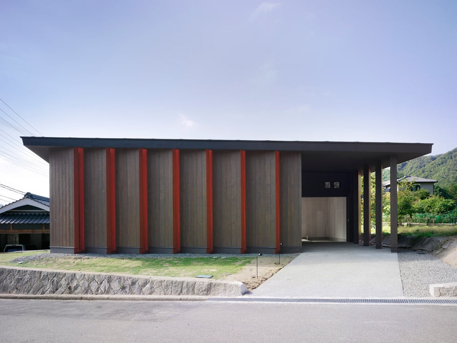 Inagawa Cemetery Warehouse by Key Operation and Atelier Fish