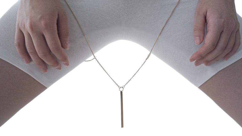 This thigh gap jewellery is calling out unattainable body standards, indy100