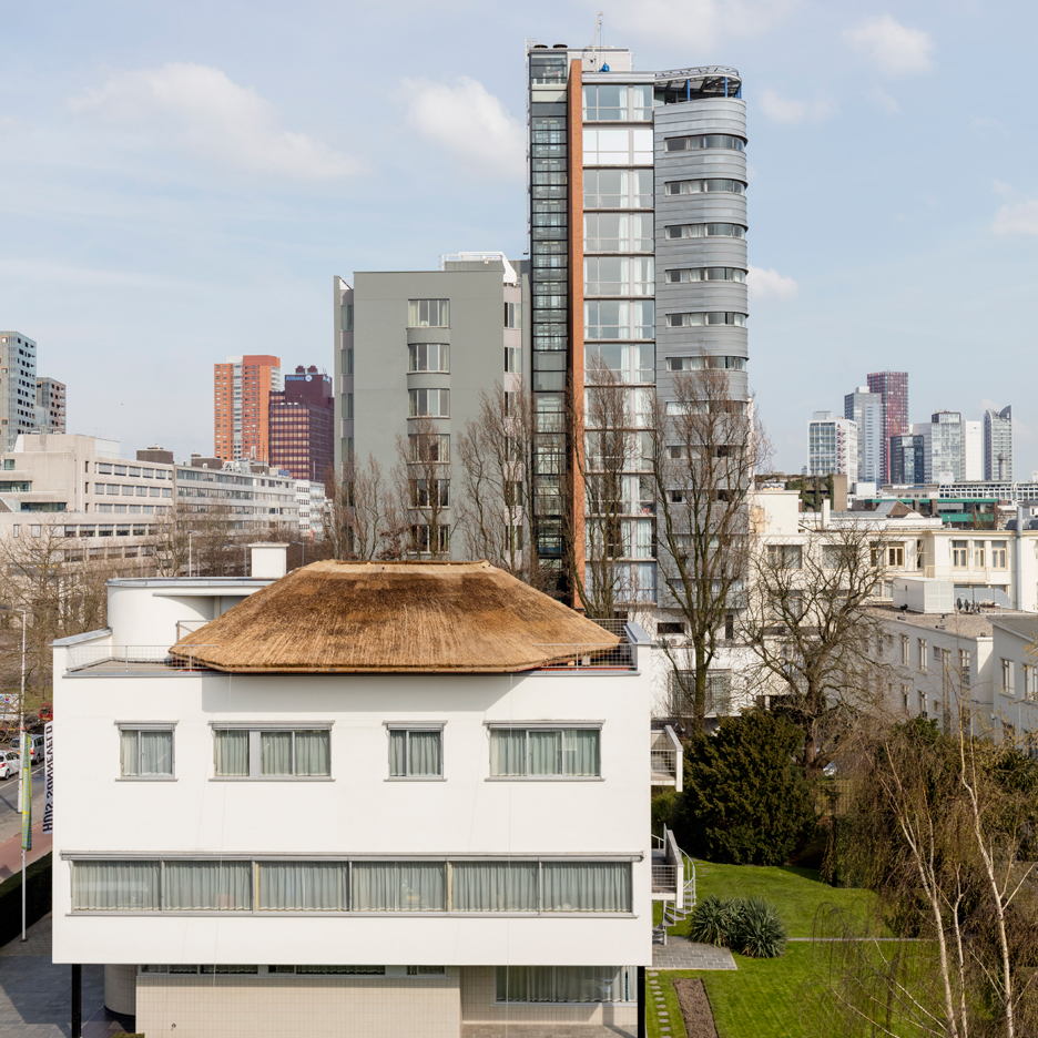 Thatched observatory installed on roof of 1930s Sonneveld House in Rotterdam