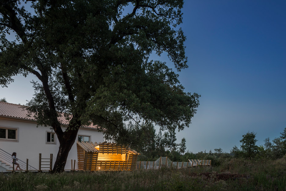 Casa No Muro is a treehouse built on a wall instead of in a tree