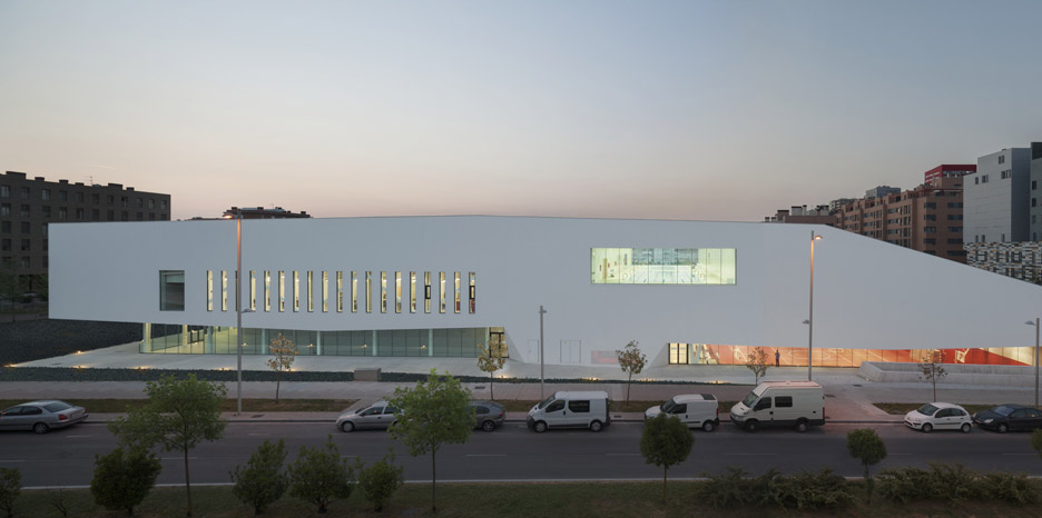 Salburúa Civic Center by ACXT