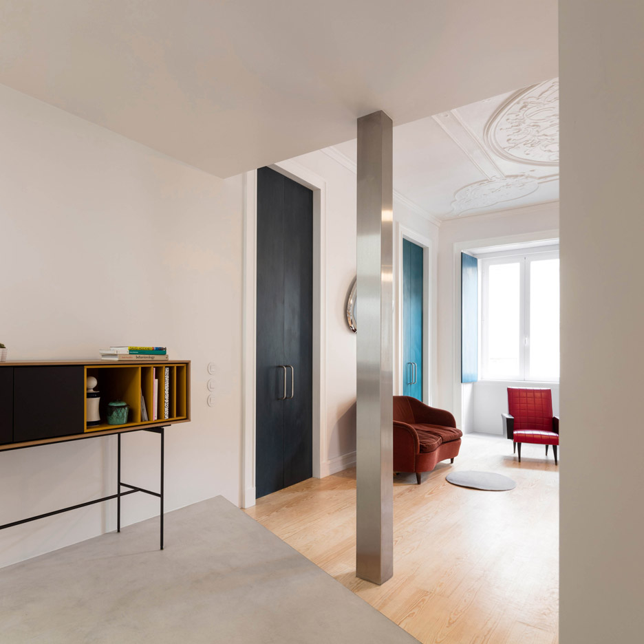 Fala Atelier uses curving wall for historic flat