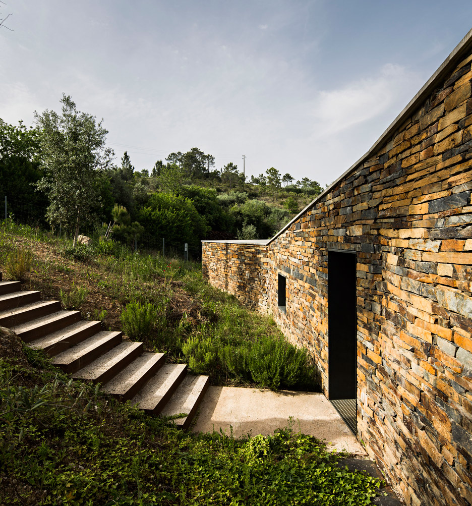 Casa na Gateira by Camarim Arquitectos in Portugal residential architecture concrete