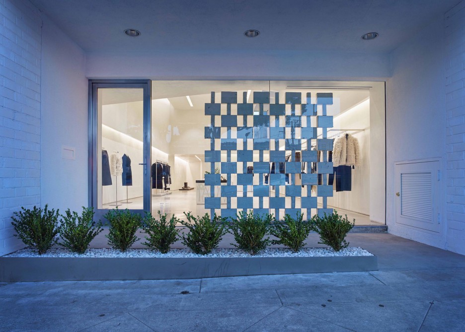 helmut-lang-showroom_standard-architecture_west-hollywood_dezeen_1568_0-936x669.jpg