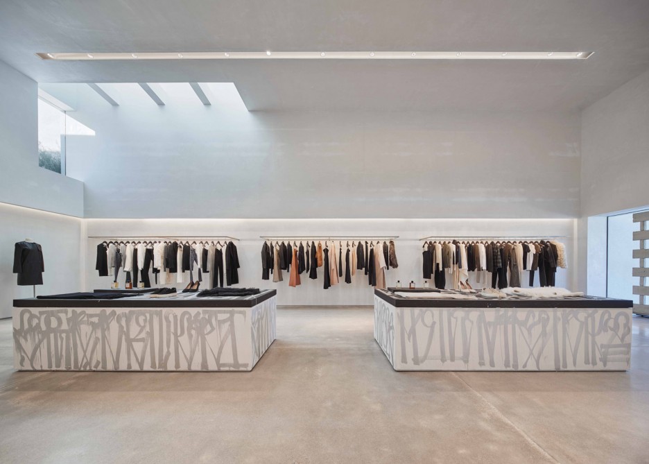 helmut-lang-showroom_standard-architecture_west-hollywood_dezeen_1568_6-936x669.jpg