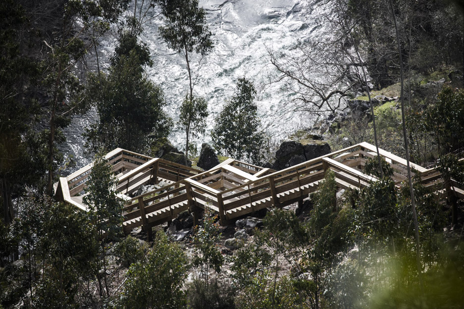 Paiva Walkways by Trimetrica, photographed by Nelson Garrido