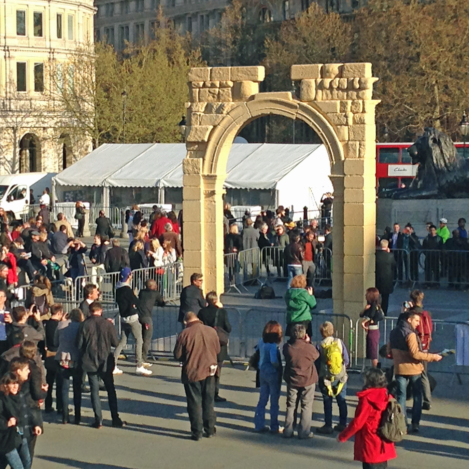 Replica of destroyed Syrian archway erected in London's Trafalgar Square