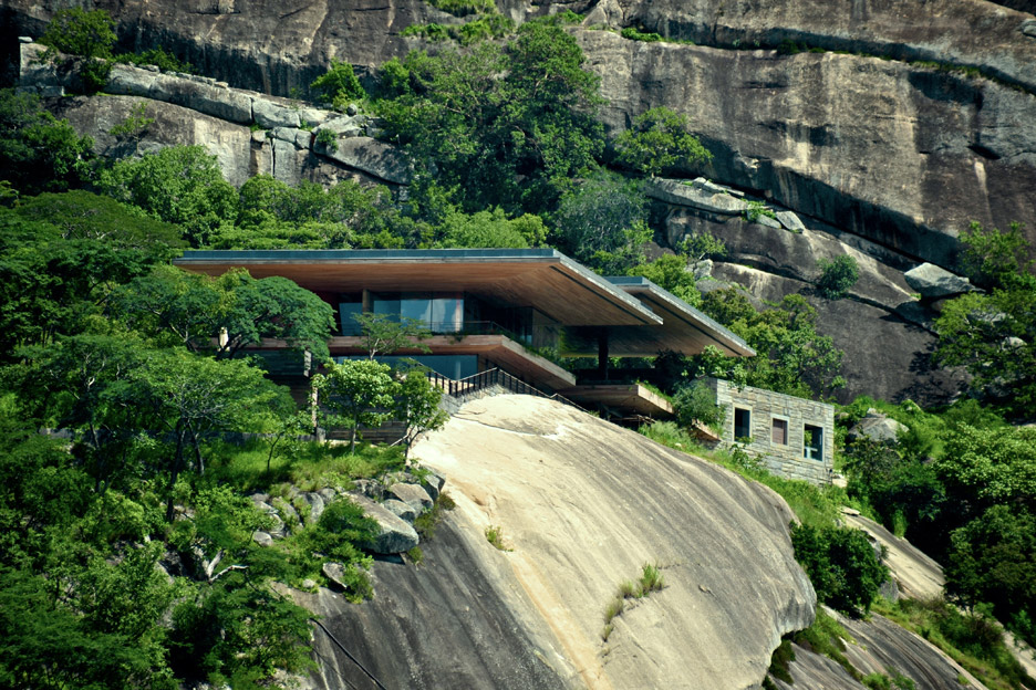Gota Dam Residence by Sforza Seilern Architects