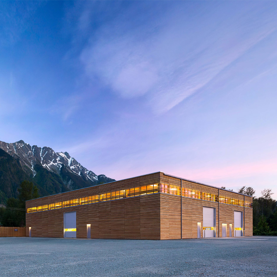 Architettura della fabbrica Passive House a Pemberton, British Columbia, Canada di Hemsworth Architecture. Fotografia di Ema Peter