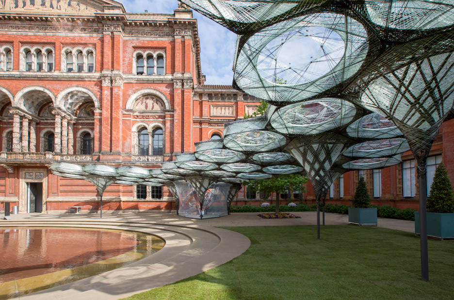 Elytra Filament Pavilion by Achim Menges for the V&A Museum is modelled on flying beetle wings