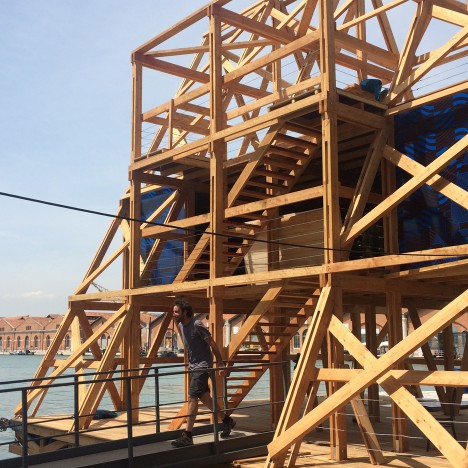 Kunlé Adeyemi docks Makoko Floating School at the Venice Biennale
