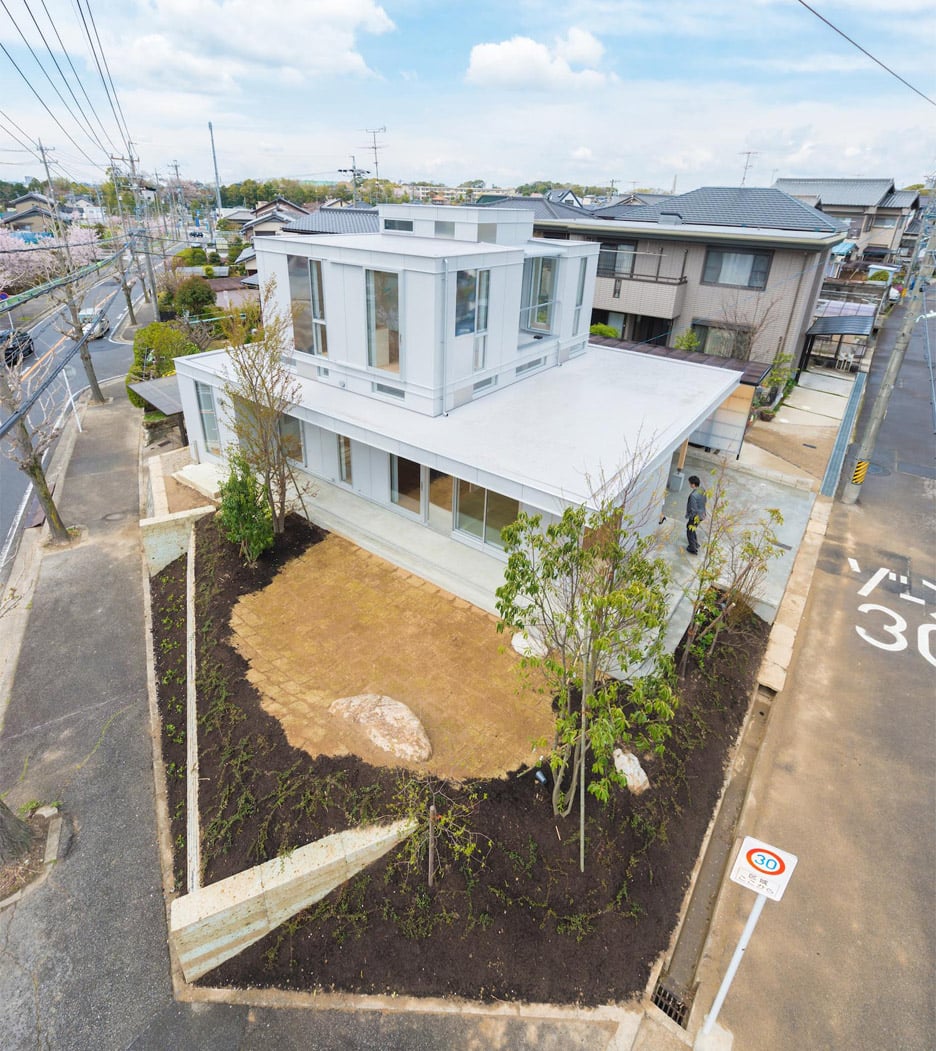 House in Okazaki by Kazuki Moroe Architects