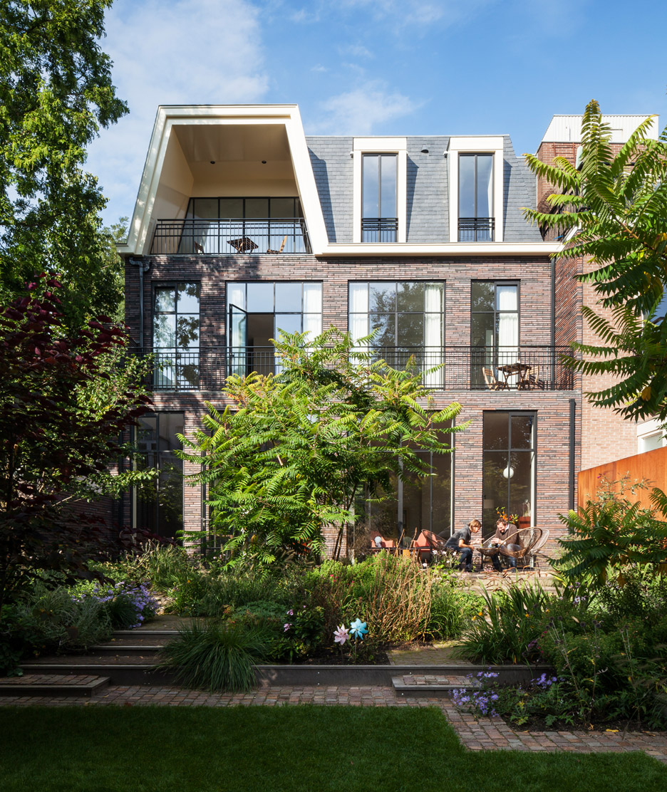 Transformation of a former private museum into a home in Rotterdam by Paul de Ruiter and Chris Collaris