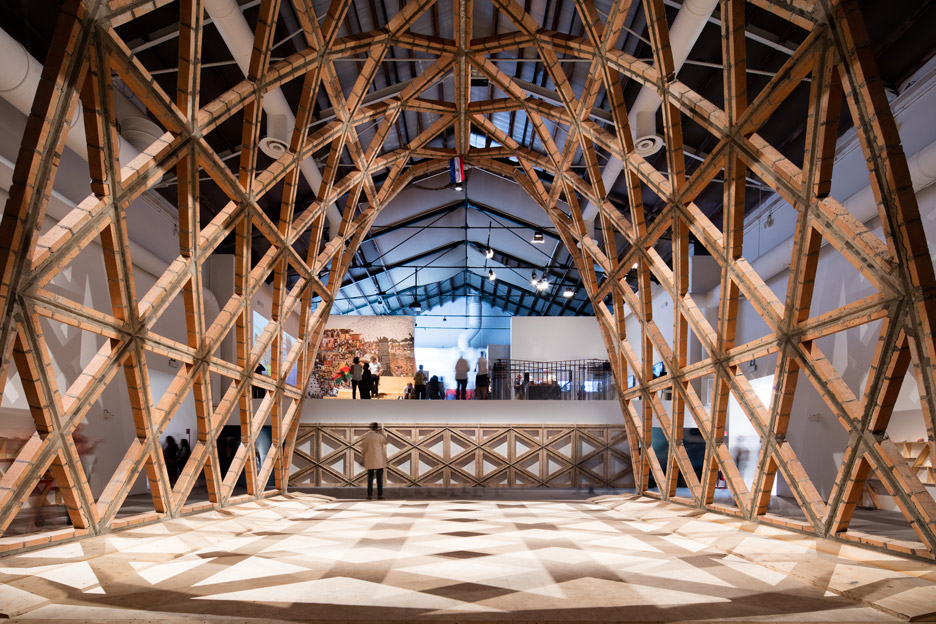 Gabinete de Arquitectura's arch in the Giardini's Central Pavilion for the Venice Architecture Biennale 2016