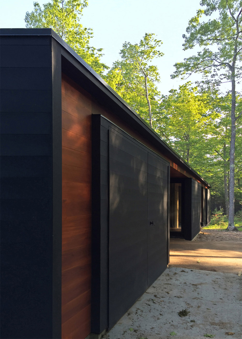 Linear cabin by Johnsen Schmaling Architects