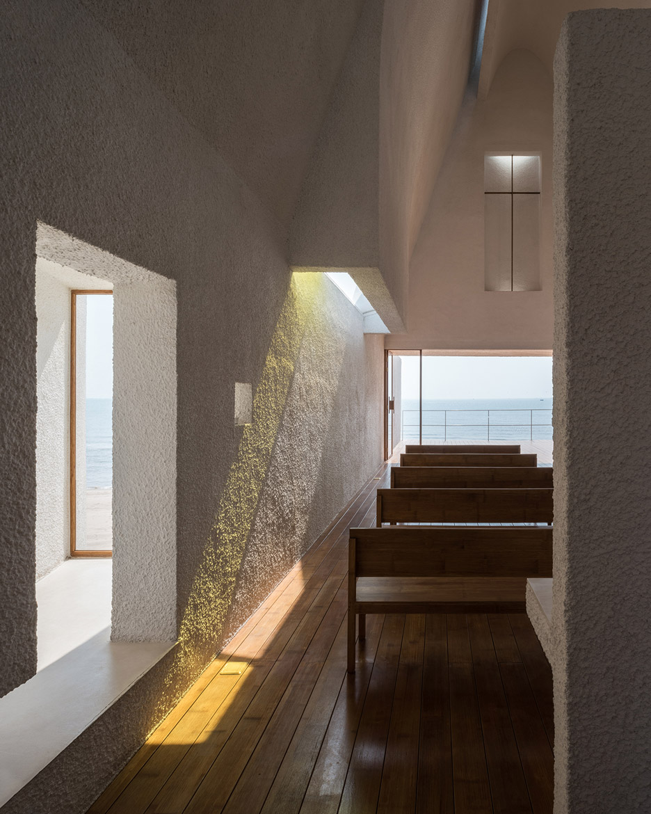 seashore-chapel-beidaihe-new-district-china-beijing-vector-architects-religion-beach-church-light-_dezeen_936_21