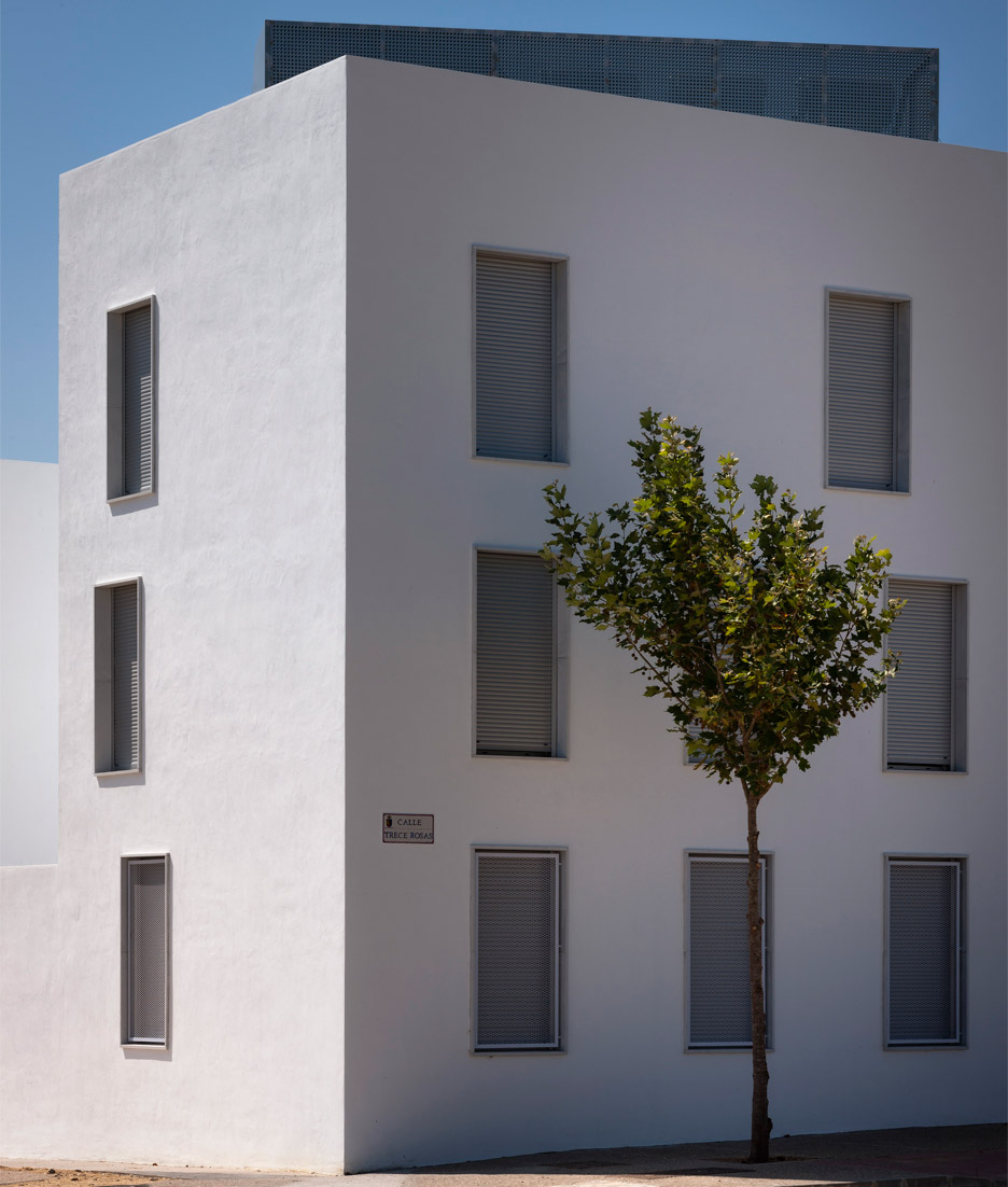 Social housing by Kauh Arquitectos in Conil de la Frontera in Spain