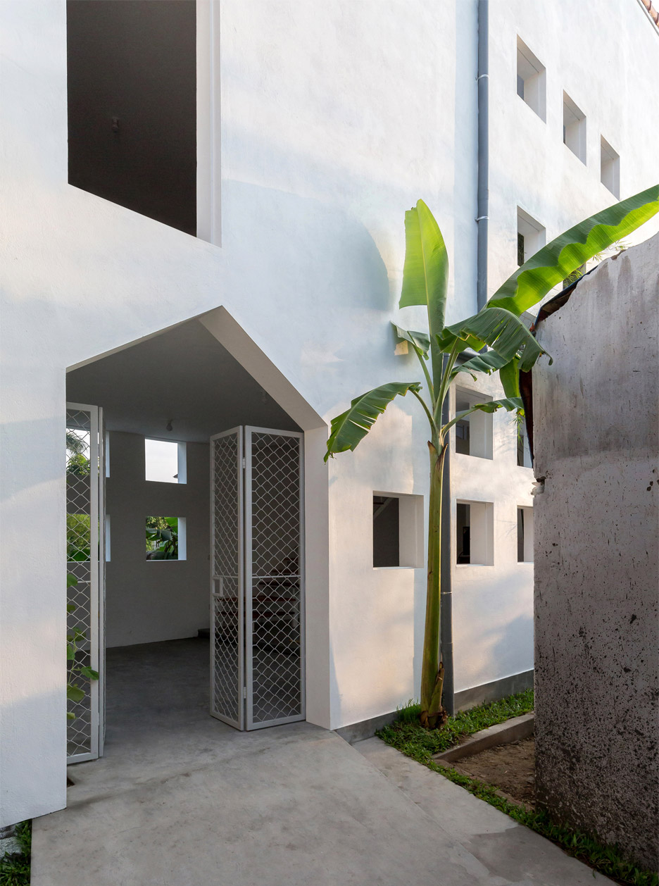 The Cul-de-sac house by Nguyen Khac Phuoc Architects