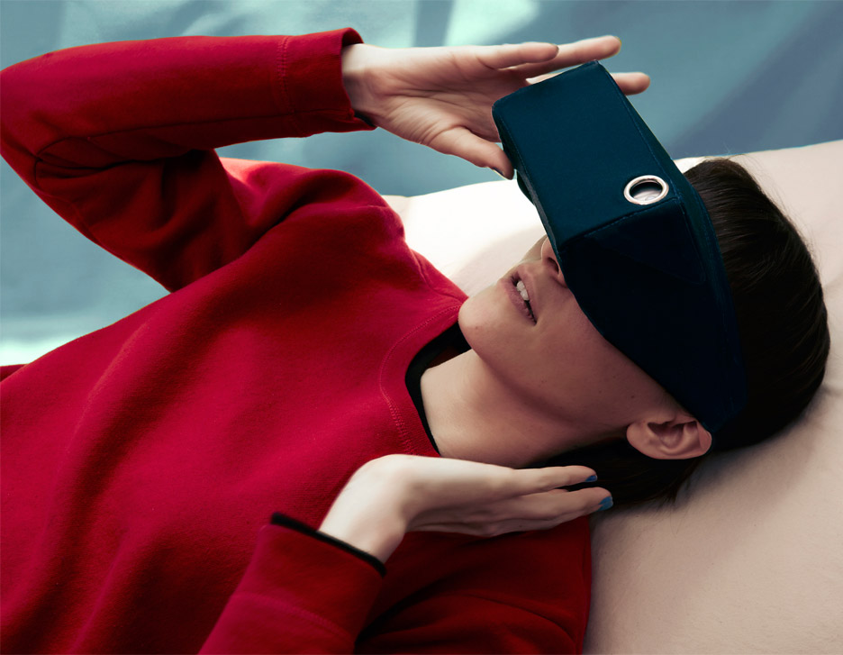VR mask by Mona turns a users iphone into a virtual reality device