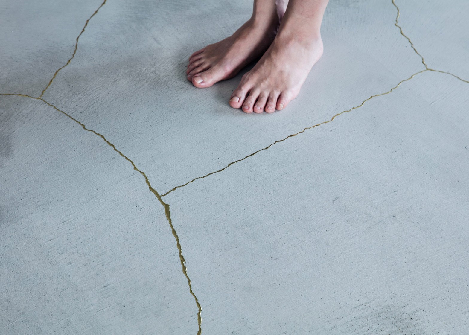 Filling cracks in polished concrete floor