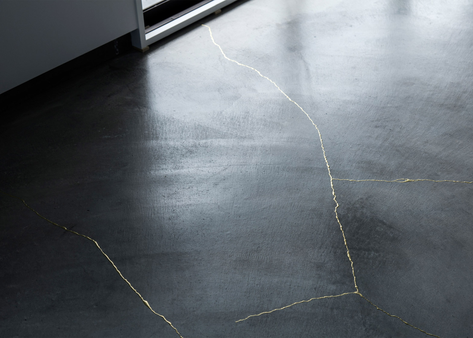 Golden Resin Highlights Cracks In The Floor Of Tank S Xchange