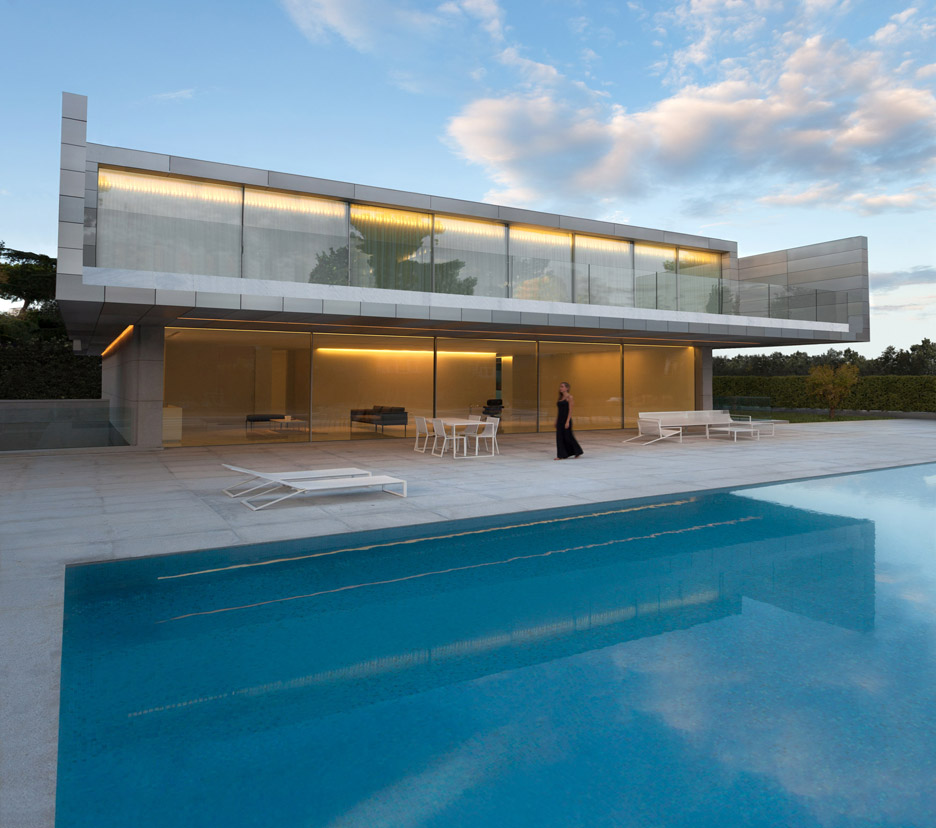 Aluminium House in Madrid by Fran Silvestre Arquitectos