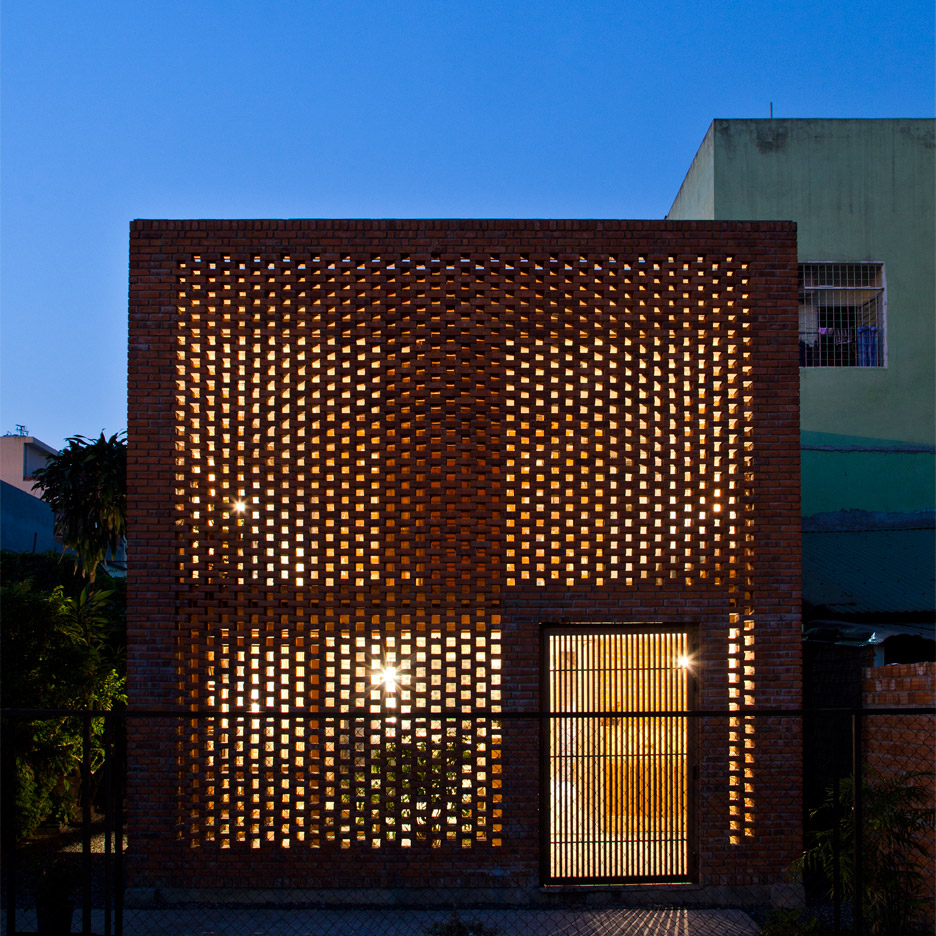 Termitary House by Tropical Space