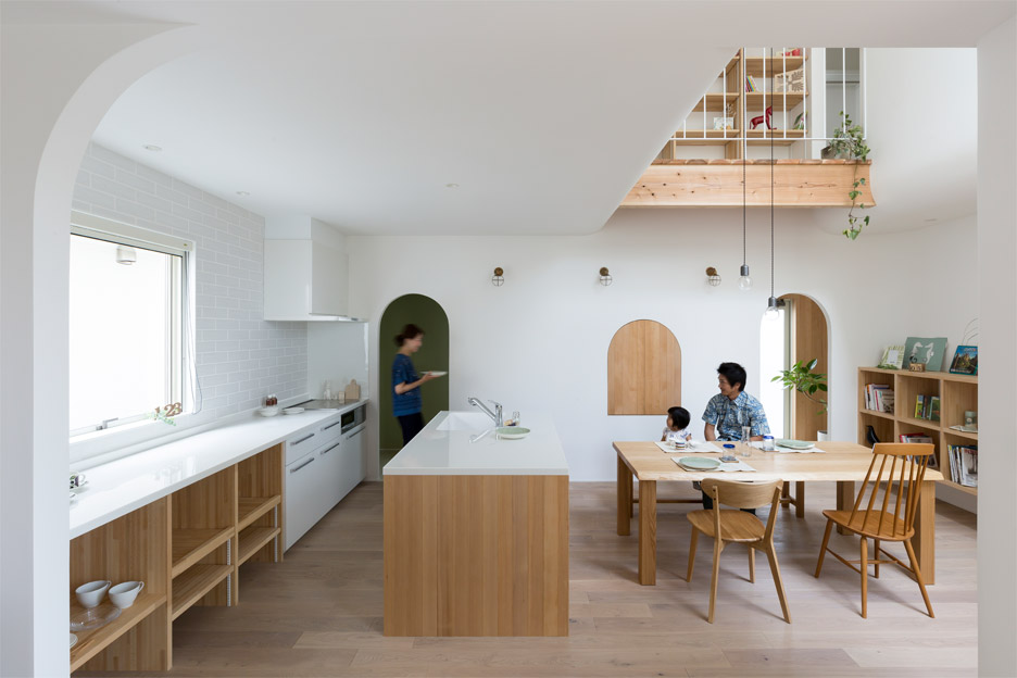 Alts Design Office creates "comfy" Outsu house in Japan