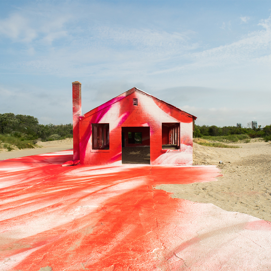 Katharina Grosse gives colourful makeover to decaying building at Rockaway Beach