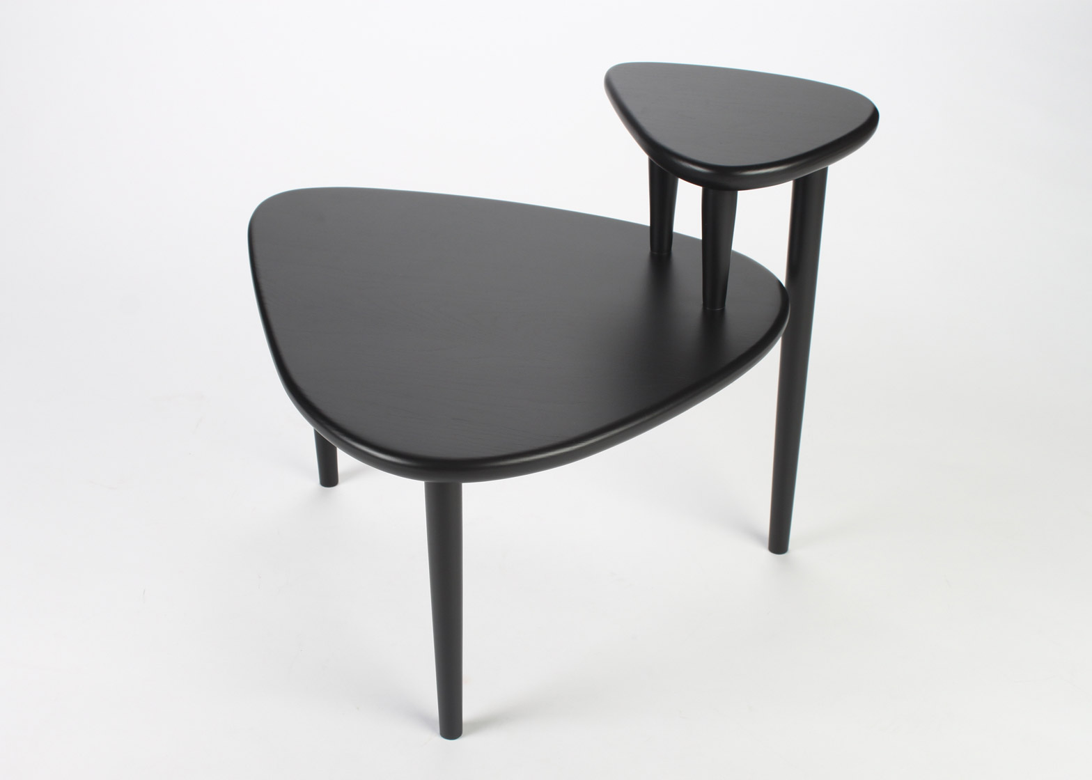 sarma-stool-sebiha-macit-graduate-project-2016-furniture-design-futuristic-rubber_dezeen_1568_0