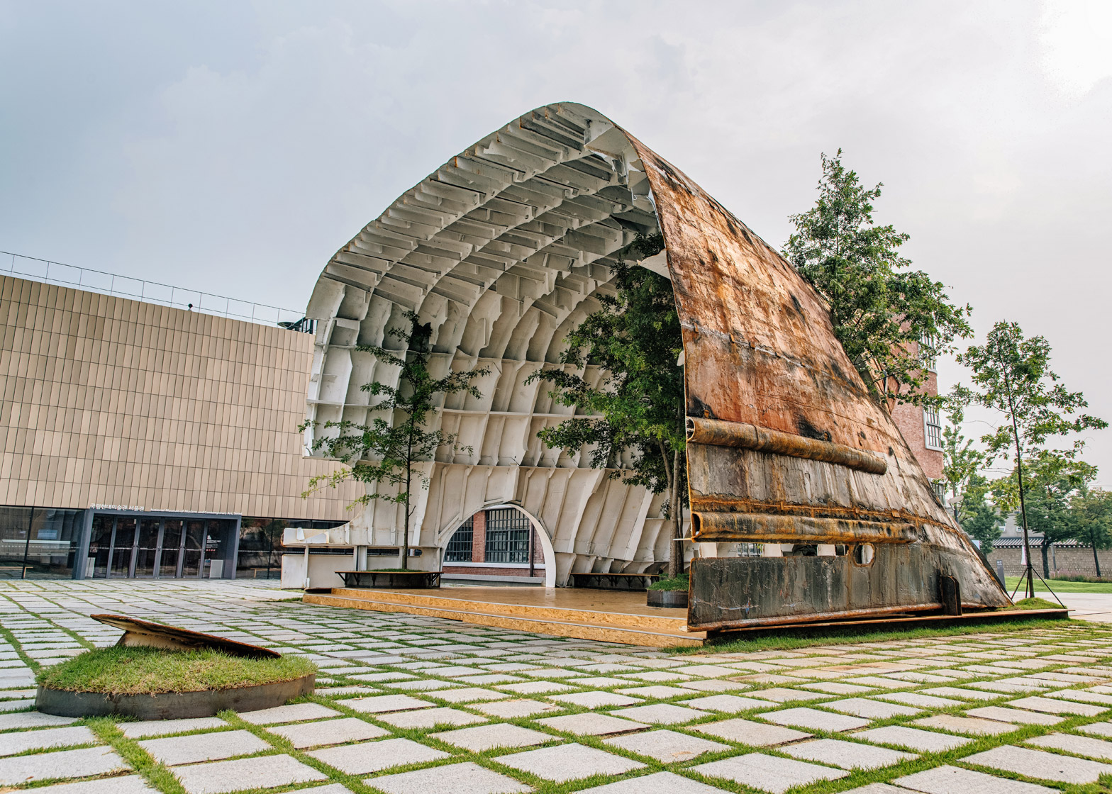 Temp'L by Shinslab Architecture is an installation recycled from a rusty old cargo ship for a museum courtyard in Seoul