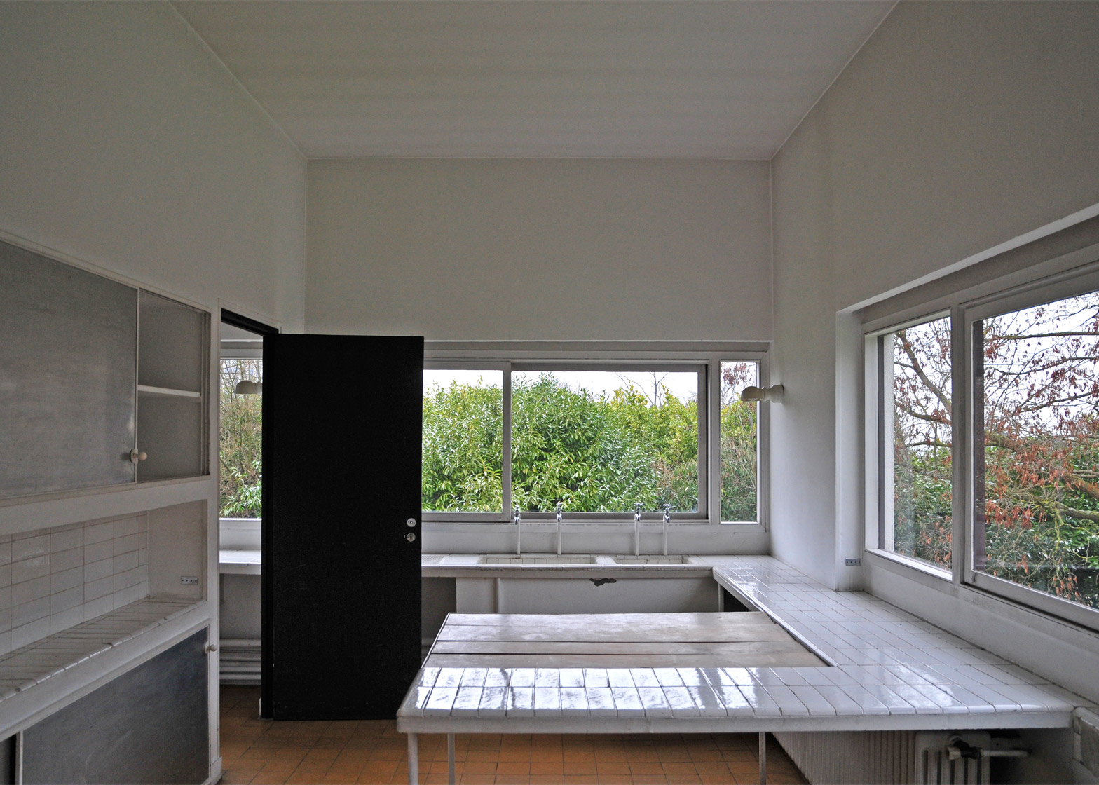 Le Corbusier S Villa Savoye Encapsulates The Modernist Style