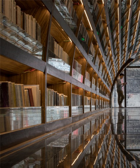 XL-Muse creates tunnel of books for shop in China