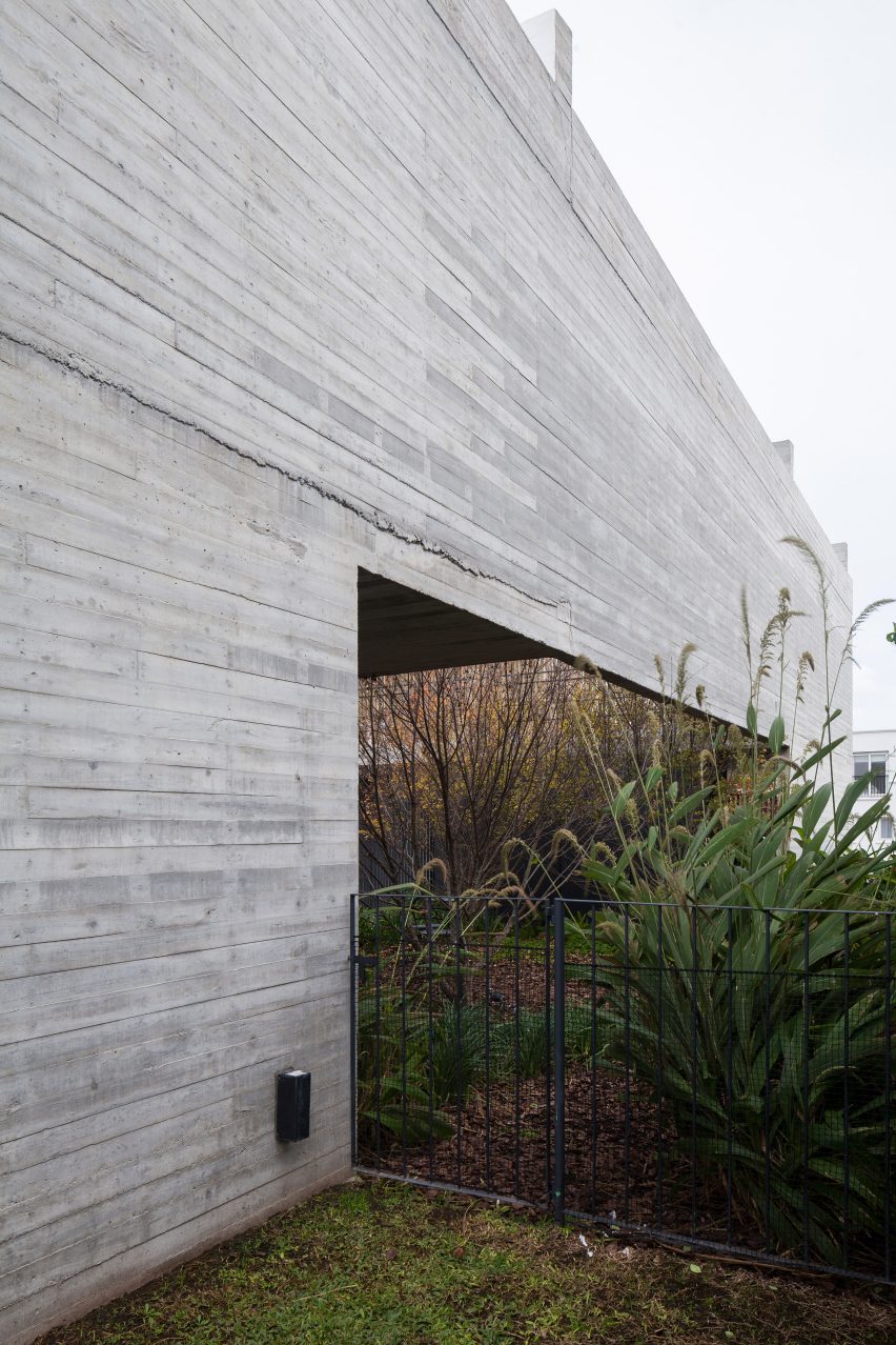 Textured concrete walls frame lake views from Buenos Aires house by Federico Sartor