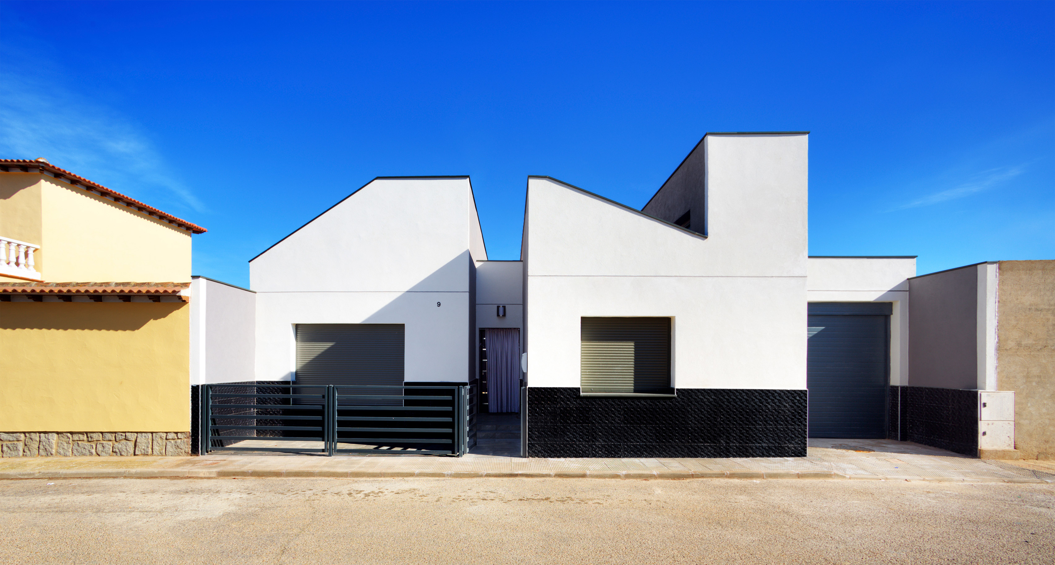 casa-arm-ooiio-mora-spain-architecture-house-residential_dezeen_dezeen_3408_0