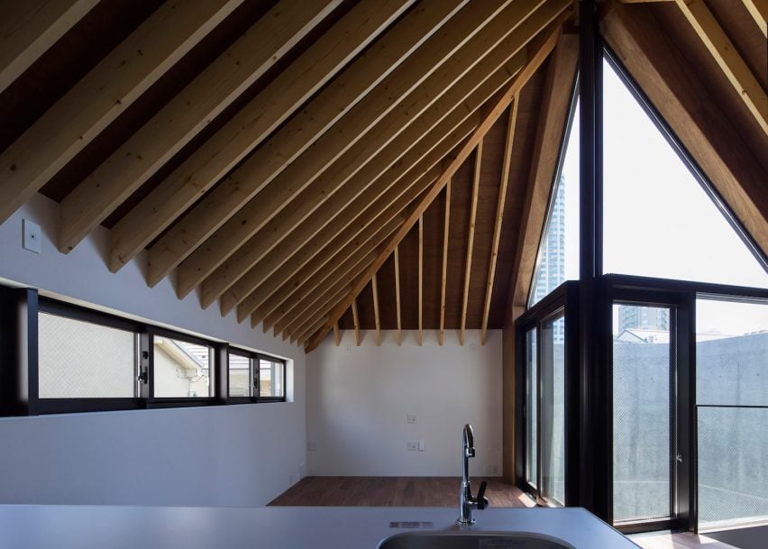 Apollo Architects Completes Earthquake Resistant House With A Hat Like Roof,Contemporary Modern House Interior Design Ideas