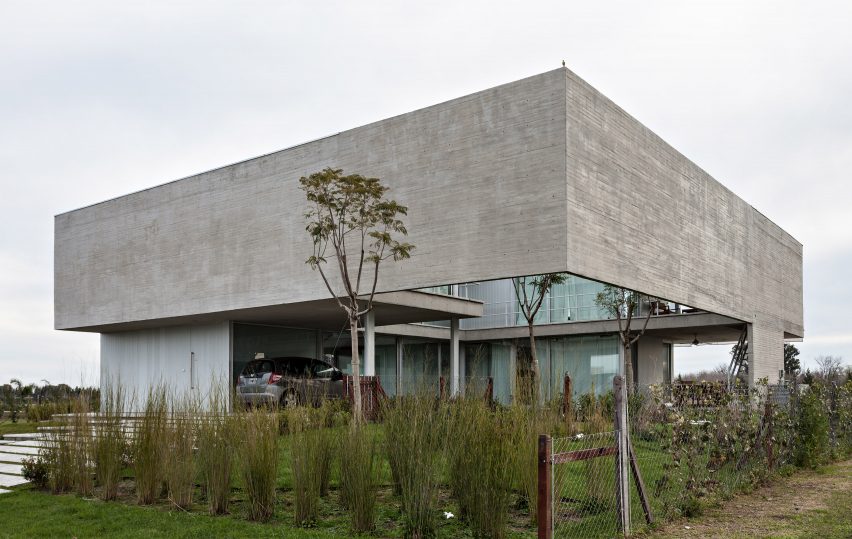 Moarqs and Ottolenghi Architects wrap Lamas House with concrete screen