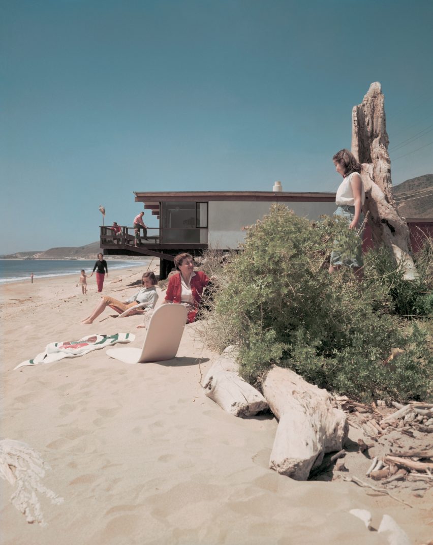 Roberts Residence by Weston, Byles and Rudolph, Malibu, California, photographed in 1953