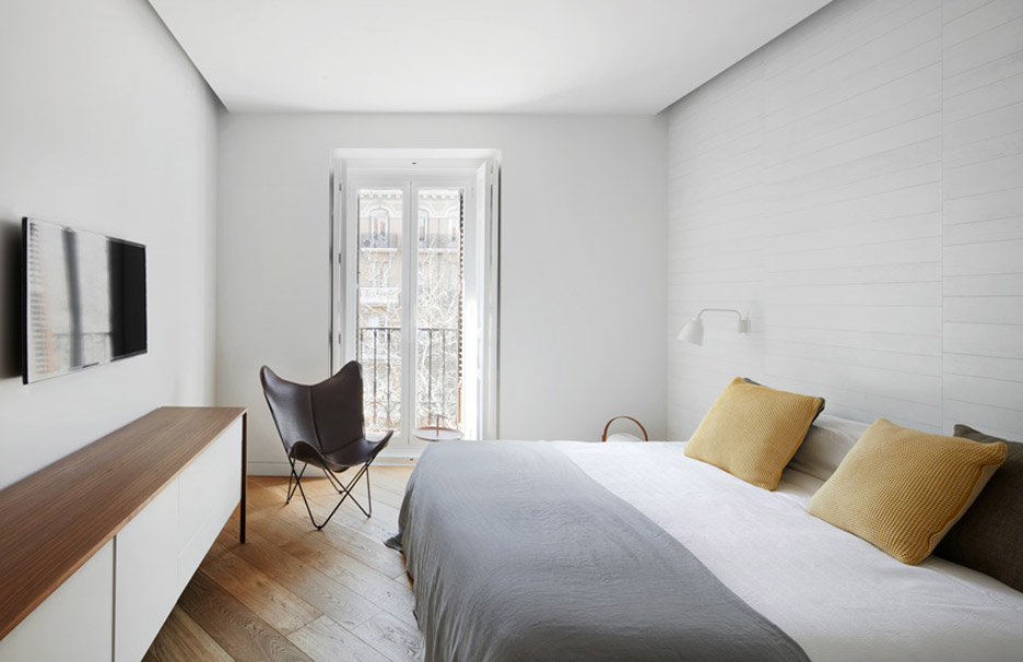 Lucas y Hernández-Gil reconfigures 19th-century Madrid apartment to let in light