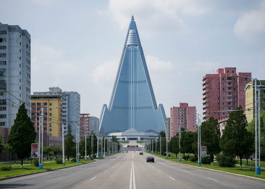 pyongyang-vintage-architecture-by-raphael-olivier_dezeen_3408_slideshow_18-852x608.jpg