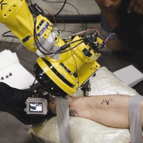Robot tattoos human for first time in history