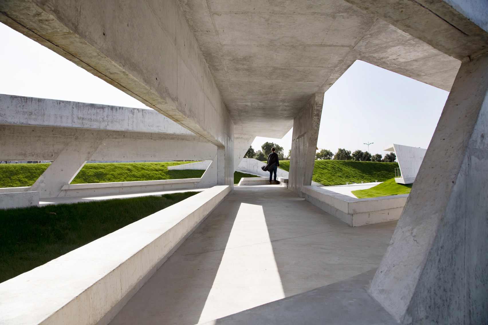 Zigzagging concrete "veranda" built in Shanghai agricultural park