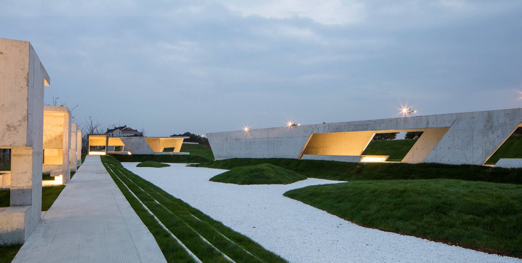 Zigzagging concrete "veranda" built in Shanghai agricultural park