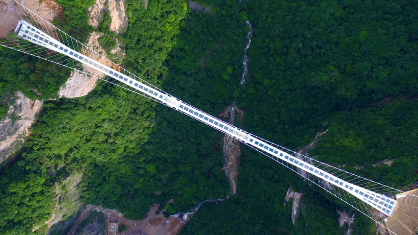 World S Tallest And Longest Glass Bridge Opens In China