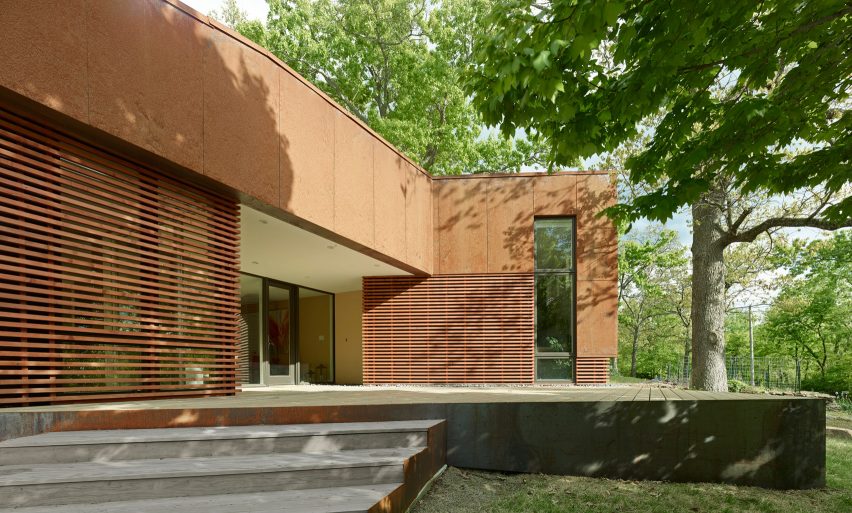 Modus Studio cloaks an Arkansas home in wood and pre-rusted steel