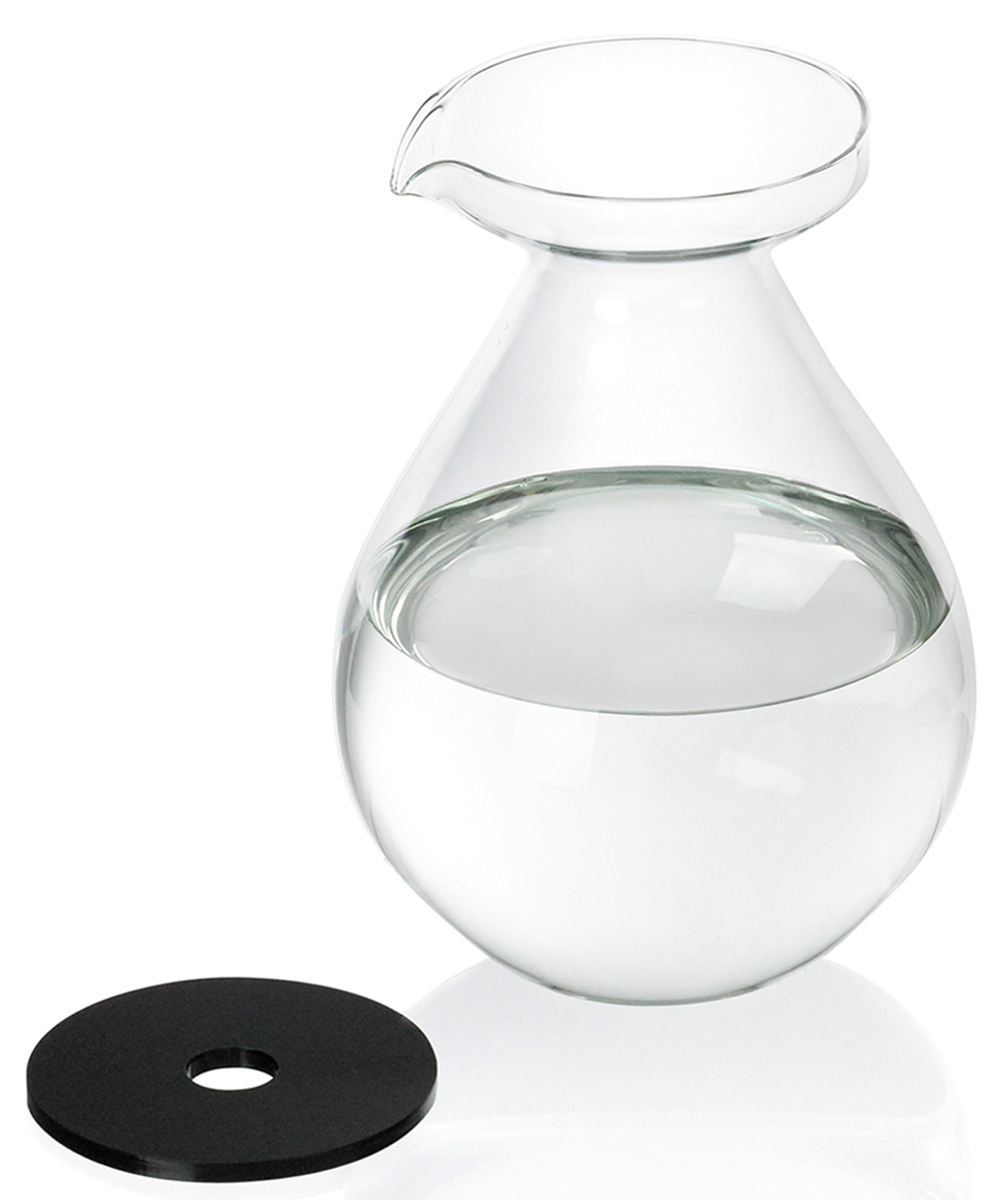 Sebastian Bergne designs jug shaped like enormous water droplet