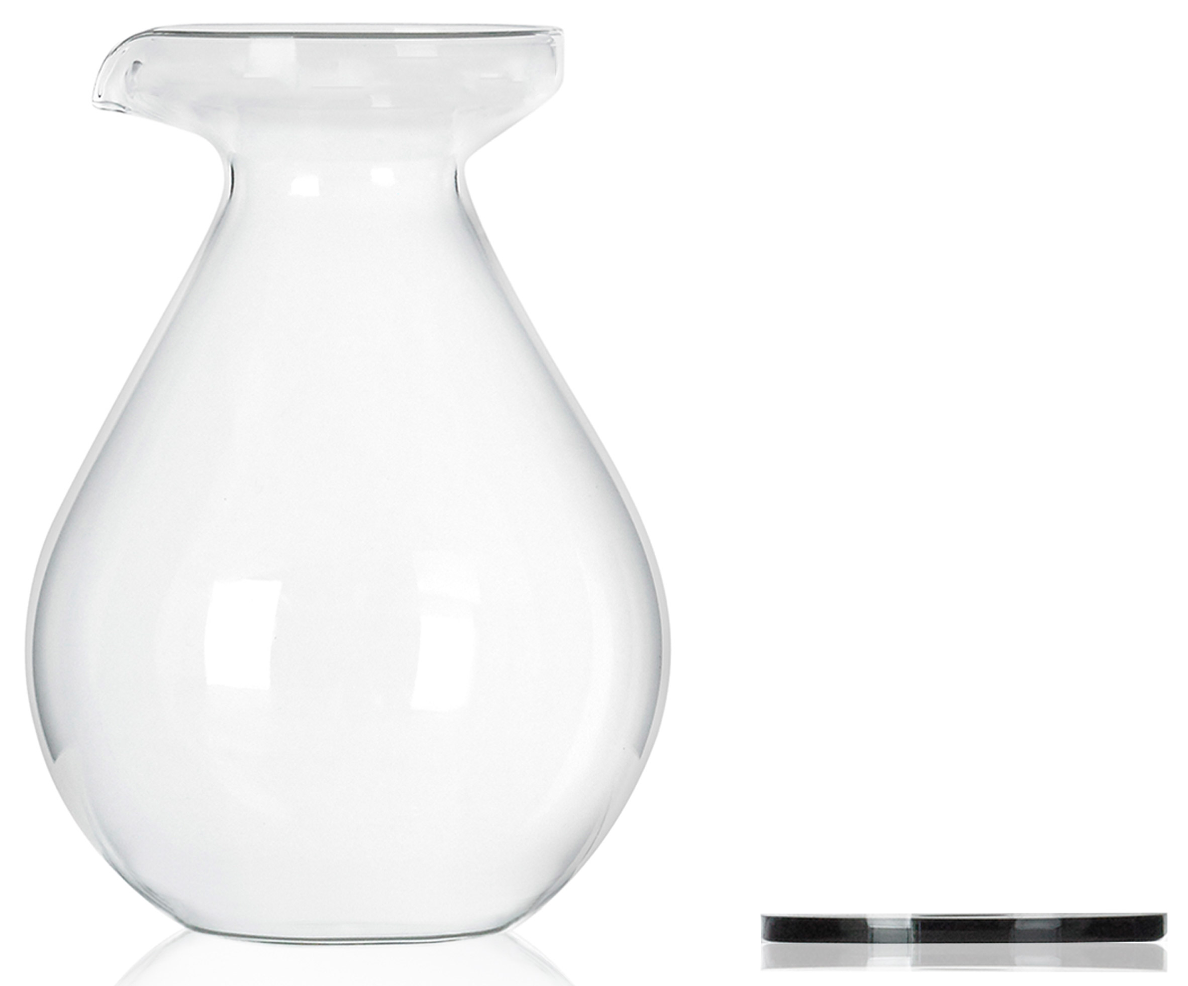 Sebastian Bergne designs jug shaped like enormous water droplet